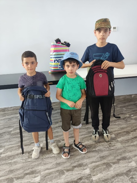 Schoolspullen aan behoeftige kinderen in Gyumri (2025)