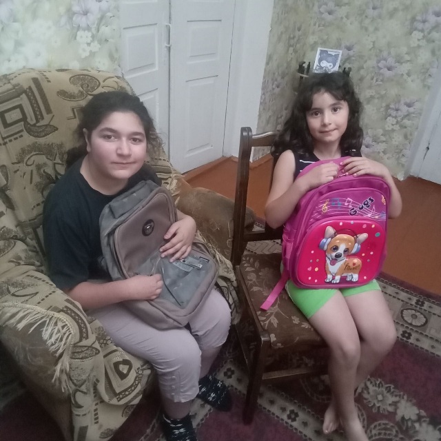 Schoolspullen aan behoeftige kinderen in Vanadzor (2025)